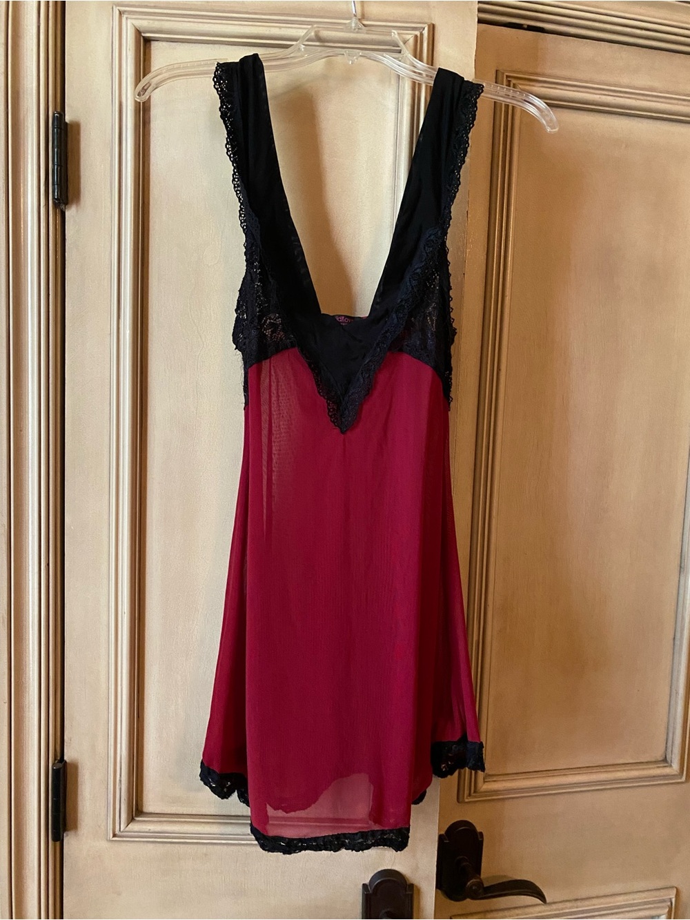 Avidlove Women’s Red/Black Lace V-Neck Sleeveless Chemise Gown, Size S